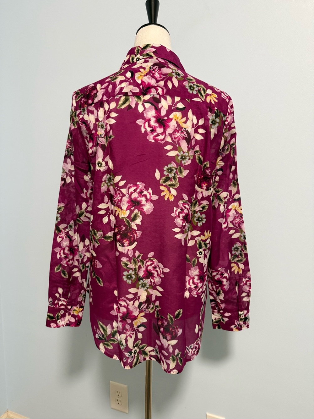 White House Black Market Silk/cotton Burgundy floral blouse size 6 - Picture 4 of 8